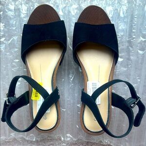 NWT.  Gianni Bini black leather platform heels.